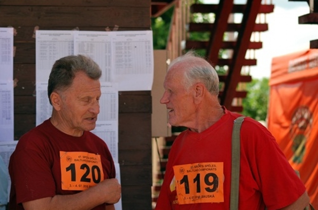Medaļu un diplomu lietus «nolija» sestdien, 3. jūlijā, Bauskas stadionā. Vairāk nekā 450 vieglatlētu cīnījās par Latvijas Sporta veterānu savienības 47. sporta spēļu un Baltijas valstu pirmā atklātā čempionāta godalgām vieglatlētikā....
Autors: Uldis Varnevičs