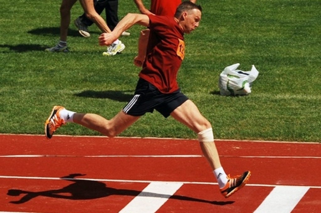 Medaļu un diplomu lietus «nolija» sestdien, 3. jūlijā, Bauskas stadionā. Vairāk nekā 450 vieglatlētu cīnījās par Latvijas Sporta veterānu savienības 47. sporta spēļu un Baltijas valstu pirmā atklātā čempionāta godalgām vieglatlētikā....
Autors: Uldis Varnevičs