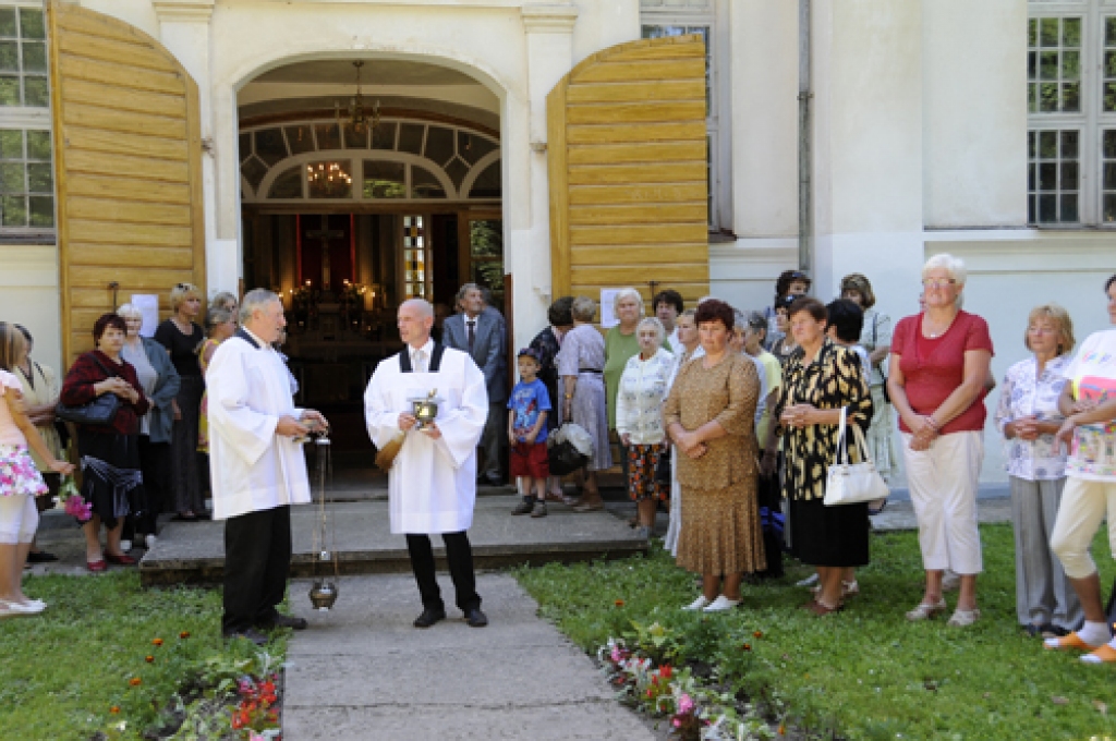 Pēterdienas svinības Kurmenē ir ilggadēja tradīcija, kas katru vasaru iezīmējas ar citādākām niansēm. 29. jūnijā gan ciemiņi, gan vietējie ļaudis bija aicināti apmeklēt Balto skolu, kur veidojas pagasta muzejs un atrodas vairākas iestādes....
Autors: Ivars Bogdanovs