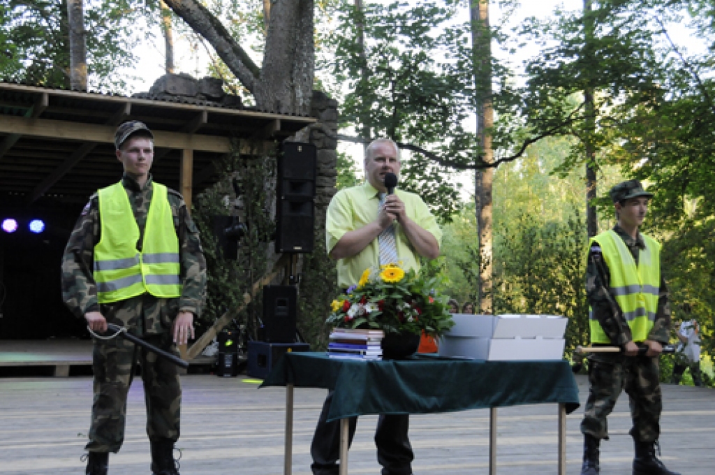 Pēterdienas svinības Kurmenē ir ilggadēja tradīcija, kas katru vasaru iezīmējas ar citādākām niansēm. 29. jūnijā gan ciemiņi, gan vietējie ļaudis bija aicināti apmeklēt Balto skolu, kur veidojas pagasta muzejs un atrodas vairākas iestādes....
Autors: Ivars Bogdanovs