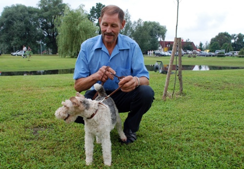 Šķirnes medību suņus nesen vērtēja Latvijas Mednieku kinoloģiskās apvienības 44. izstādē Jelgavas novadā. Galvenais eksperts bija baušķenieks Jānis Bite. Piedāvājam Edgara Piķeļa fotogrāfijās iemūžināto ieskatu šajā izstādē.