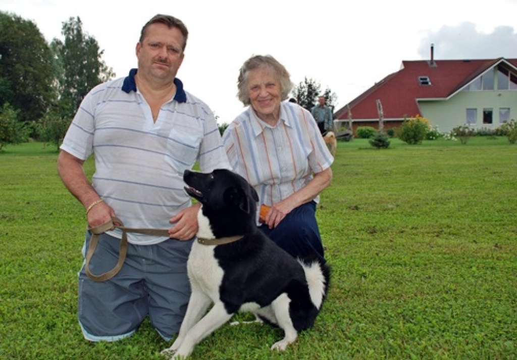 Šķirnes medību suņus nesen vērtēja Latvijas Mednieku kinoloģiskās apvienības 44. izstādē Jelgavas novadā. Galvenais eksperts bija baušķenieks Jānis Bite. Piedāvājam Edgara Piķeļa fotogrāfijās iemūžināto ieskatu šajā izstādē.