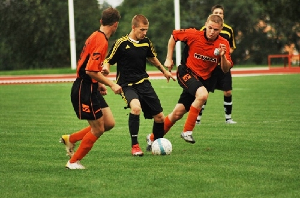 FK «Bauska/Iecava» 22. augustā izstājās no Latvijas kausa izcīņas, ar 0:4 piekāpjoties FK «Valka» komandai. Komanda šogad labi spēlē Latvijas 2. līgas čempionātā Zemgales reģionā, kur nesen pārspēti sīvākie sāncenši FK «Ozolnieki» ar...