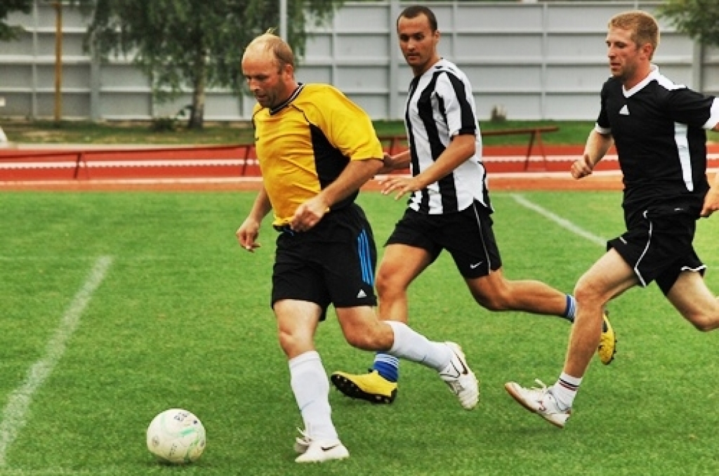 23. augusta vakarā Bauskas pilsētas stadionā noslēdzās Bauskas novada futbola čempionāts. Piedāvājam fotomirkļus no dažām spēlēm.Tomēr spēles nav beigušās. Komandas izslēgšanas spēļu turnīrā izcīnīs Rundāles kausu. Ceturtdaļfināla pārus...
Autors: Uldis Varnevičs