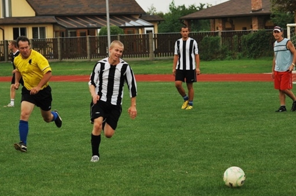 23. augusta vakarā Bauskas pilsētas stadionā noslēdzās Bauskas novada futbola čempionāts. Piedāvājam fotomirkļus no dažām spēlēm.Tomēr spēles nav beigušās. Komandas izslēgšanas spēļu turnīrā izcīnīs Rundāles kausu. Ceturtdaļfināla pārus...
Autors: Uldis Varnevičs