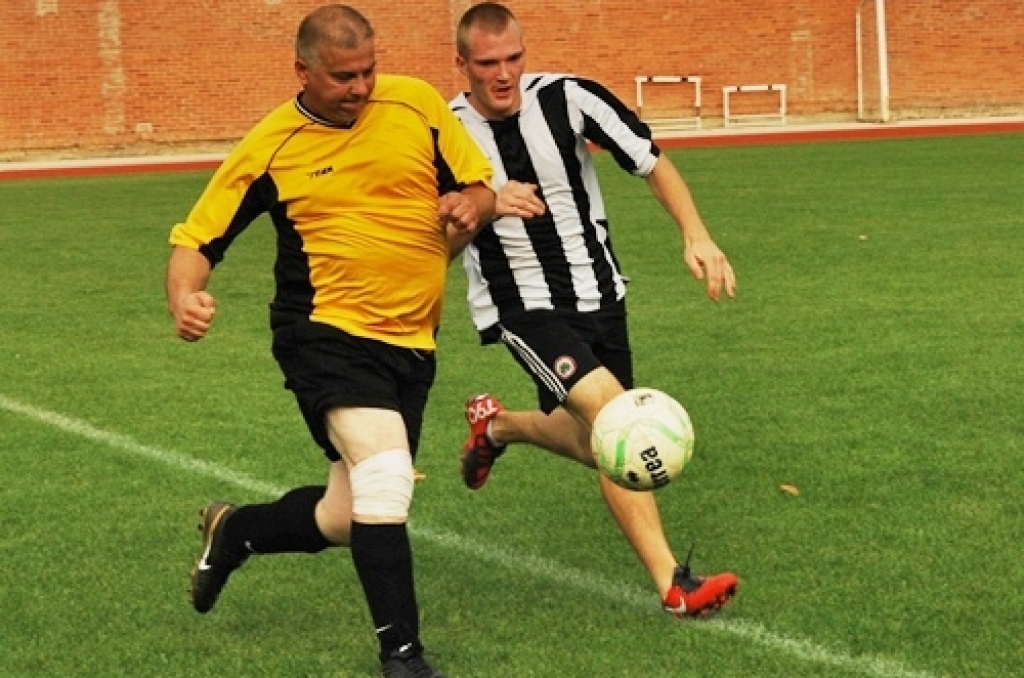 23. augusta vakarā Bauskas pilsētas stadionā noslēdzās Bauskas novada futbola čempionāts. Piedāvājam fotomirkļus no dažām spēlēm.Tomēr spēles nav beigušās. Komandas izslēgšanas spēļu turnīrā izcīnīs Rundāles kausu. Ceturtdaļfināla pārus...
Autors: Uldis Varnevičs