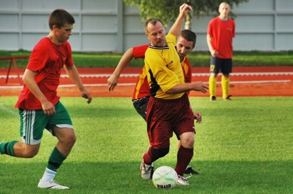 23. augusta vakarā Bauskas pilsētas stadionā noslēdzās Bauskas novada futbola čempionāts. Piedāvājam fotomirkļus no dažām spēlēm.Tomēr spēles nav beigušās. Komandas izslēgšanas spēļu turnīrā izcīnīs Rundāles kausu. Ceturtdaļfināla pārus...
Autors: Uldis Varnevičs