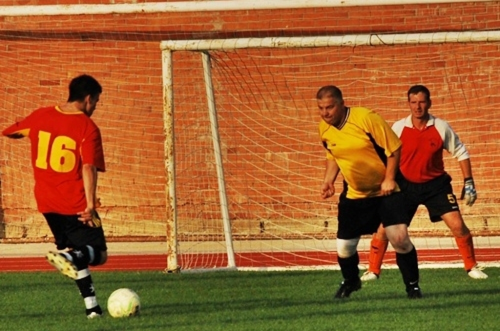 23. augusta vakarā Bauskas pilsētas stadionā noslēdzās Bauskas novada futbola čempionāts. Piedāvājam fotomirkļus no dažām spēlēm.Tomēr spēles nav beigušās. Komandas izslēgšanas spēļu turnīrā izcīnīs Rundāles kausu. Ceturtdaļfināla pārus...
Autors: Uldis Varnevičs
