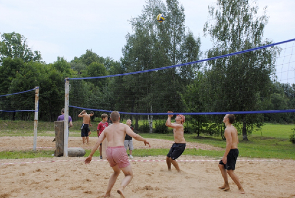 Rundāles novada pirmajos sporta svētkos noskaidroja «Dižliepu», kā arī «Dižozolu», šos titulus ieguva rundāliete Ruta Priedava un svitenieks Raitis Jutus. Abi saņēma kausus ar īpašu gravējumu. Novada sporta darba organizatore Lūcija...
Autors: Ivars Bogdanovs
