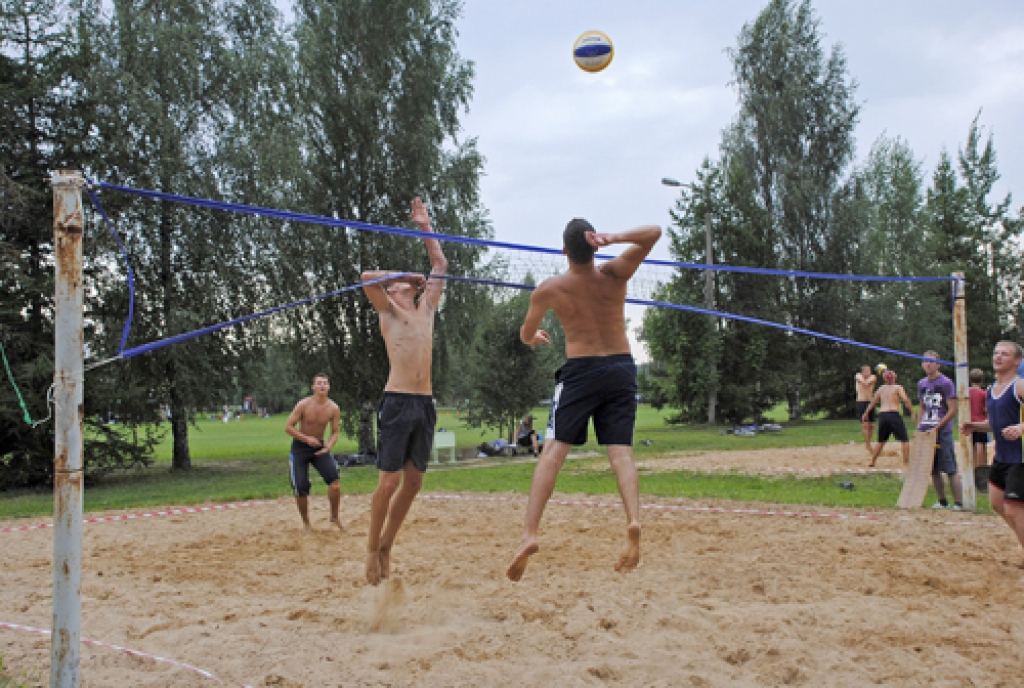 Rundāles novada pirmajos sporta svētkos noskaidroja «Dižliepu», kā arī «Dižozolu», šos titulus ieguva rundāliete Ruta Priedava un svitenieks Raitis Jutus. Abi saņēma kausus ar īpašu gravējumu. Novada sporta darba organizatore Lūcija...
Autors: Ivars Bogdanovs