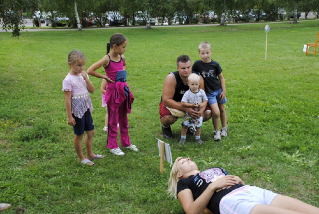 Rundāles novada pirmajos sporta svētkos noskaidroja «Dižliepu», kā arī «Dižozolu», šos titulus ieguva rundāliete Ruta Priedava un svitenieks Raitis Jutus. Abi saņēma kausus ar īpašu gravējumu. Novada sporta darba organizatore Lūcija...
Autors: Ivars Bogdanovs