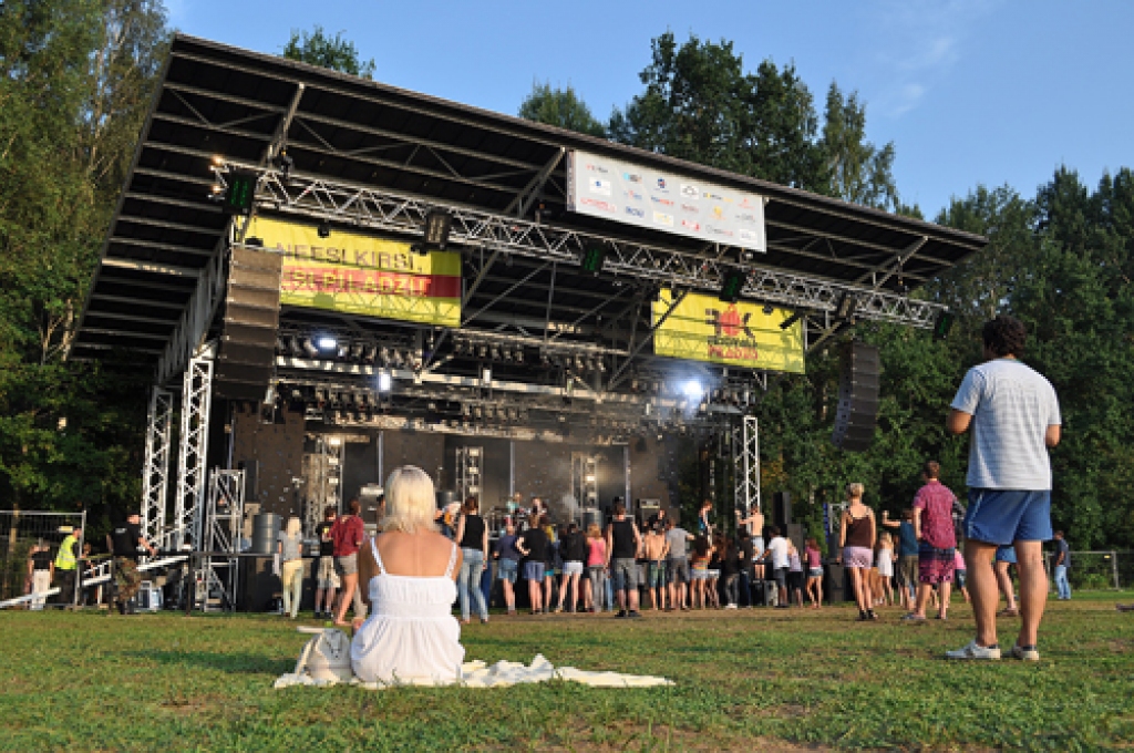 Rokfestivāls «Pīlādzis» 13. un 14. augustā Stelpē pulcināja vairāk par pusotru tūkstoti interesentu. Uzņēmējs un festivāla organizators Ēriks Pīlādzis atzīst, ka bijis gaidīts vairāk mūzikas draugu. Analizējot pirmā festivāla plusus un...