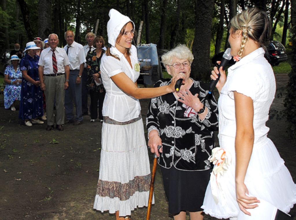 Sestdien, 31. jūlijā, novadnieku saietā Brunavas pagasta Budbergas parkā tika sveikti un pieminēti pagasta ļaudis, ar ko visi lepojas. Svētku ritējums – bildēs.
Autors: Juris Iļņickis