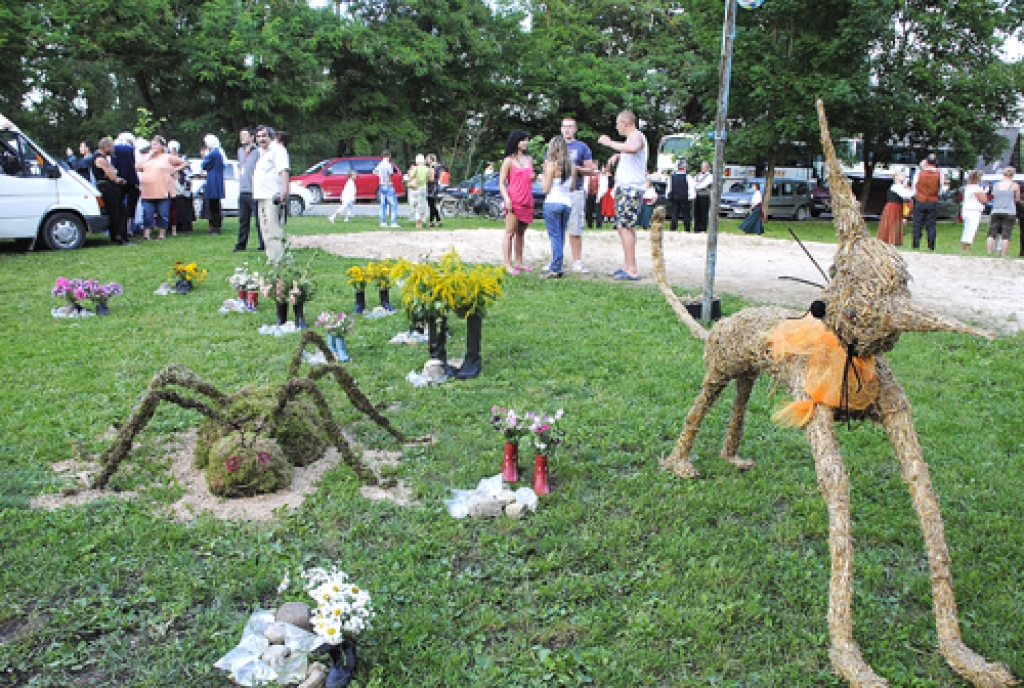 Šīgada Bauskas novada svētki notiks katrā pagastā, līdz 7. augustā tie noslēgsies Bauskā. Svētku atklāšanas koncertu Dāviņu ciematā 30. jūlijā vietējie iedzīvotāji ilgi atcerēsies. Fotogrāfijās piedāvājam ieskatu svētkos.
Autors: Juris Iļņickis