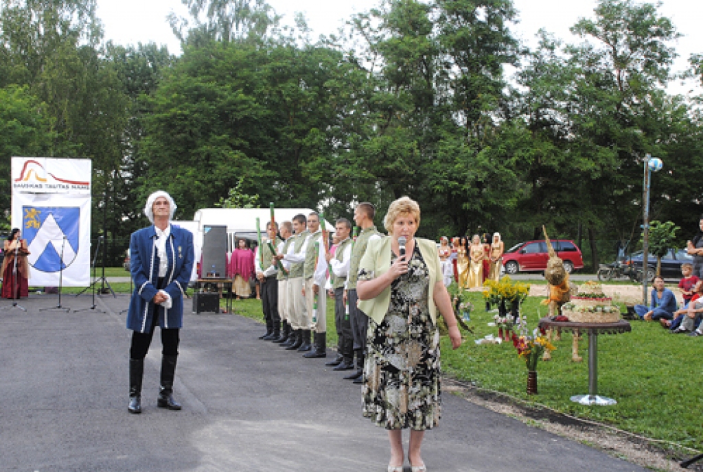 Šīgada Bauskas novada svētki notiks katrā pagastā, līdz 7. augustā tie noslēgsies Bauskā. Svētku atklāšanas koncertu Dāviņu ciematā 30. jūlijā vietējie iedzīvotāji ilgi atcerēsies. Fotogrāfijās piedāvājam ieskatu svētkos.
Autors: Juris Iļņickis