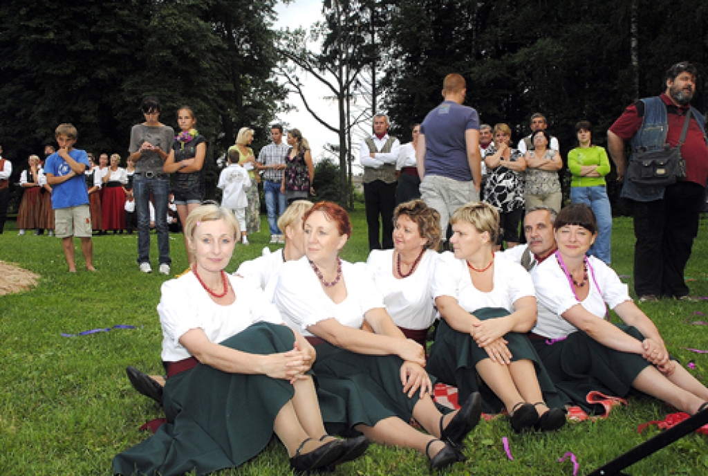 Šīgada Bauskas novada svētki notiks katrā pagastā, līdz 7. augustā tie noslēgsies Bauskā. Svētku atklāšanas koncertu Dāviņu ciematā 30. jūlijā vietējie iedzīvotāji ilgi atcerēsies. Fotogrāfijās piedāvājam ieskatu svētkos.
Autors: Juris Iļņickis