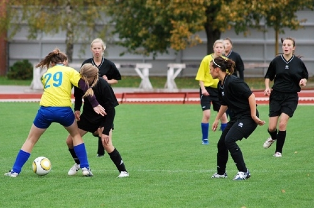 Ar rezultātu 5:2 uzvarot viesu komandu «Balgale» no Talsu novada, futbola sezonu ir beigusi Bauskas novada bērnu un jaunatnes sporta skolas (BJSS) meiteņu komanda.
Autors: Uldis Varnevičs