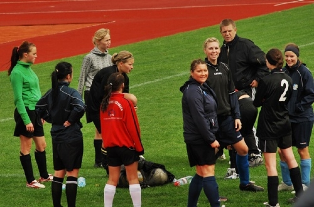 Ar rezultātu 5:2 uzvarot viesu komandu «Balgale» no Talsu novada, futbola sezonu ir beigusi Bauskas novada bērnu un jaunatnes sporta skolas (BJSS) meiteņu komanda.
Autors: Uldis Varnevičs