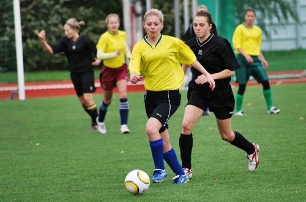 Ar rezultātu 5:2 uzvarot viesu komandu «Balgale» no Talsu novada, futbola sezonu ir beigusi Bauskas novada bērnu un jaunatnes sporta skolas (BJSS) meiteņu komanda.
Autors: Uldis Varnevičs
