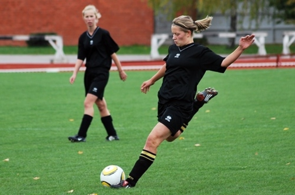 Ar rezultātu 5:2 uzvarot viesu komandu «Balgale» no Talsu novada, futbola sezonu ir beigusi Bauskas novada bērnu un jaunatnes sporta skolas (BJSS) meiteņu komanda.
Autors: Uldis Varnevičs