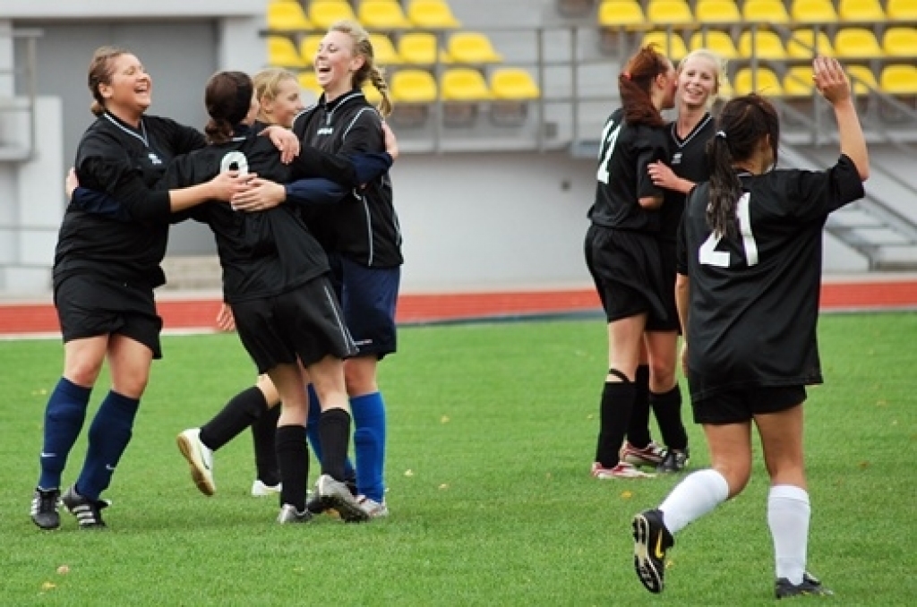 Ar rezultātu 5:2 uzvarot viesu komandu «Balgale» no Talsu novada, futbola sezonu ir beigusi Bauskas novada bērnu un jaunatnes sporta skolas (BJSS) meiteņu komanda.
Autors: Uldis Varnevičs