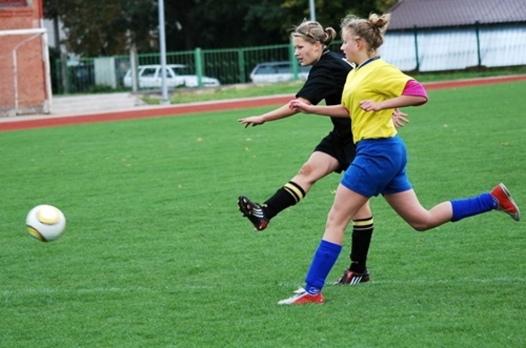 Ar rezultātu 5:2 uzvarot viesu komandu «Balgale» no Talsu novada, futbola sezonu ir beigusi Bauskas novada bērnu un jaunatnes sporta skolas (BJSS) meiteņu komanda.
Autors: Uldis Varnevičs