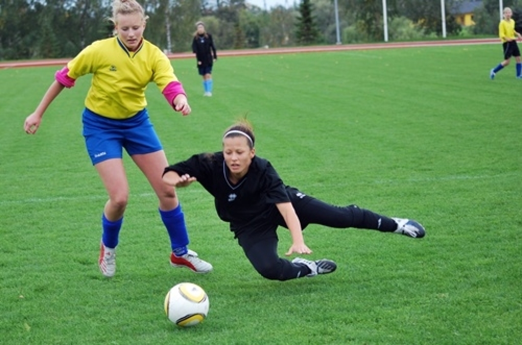Ar rezultātu 5:2 uzvarot viesu komandu «Balgale» no Talsu novada, futbola sezonu ir beigusi Bauskas novada bērnu un jaunatnes sporta skolas (BJSS) meiteņu komanda.
Autors: Uldis Varnevičs