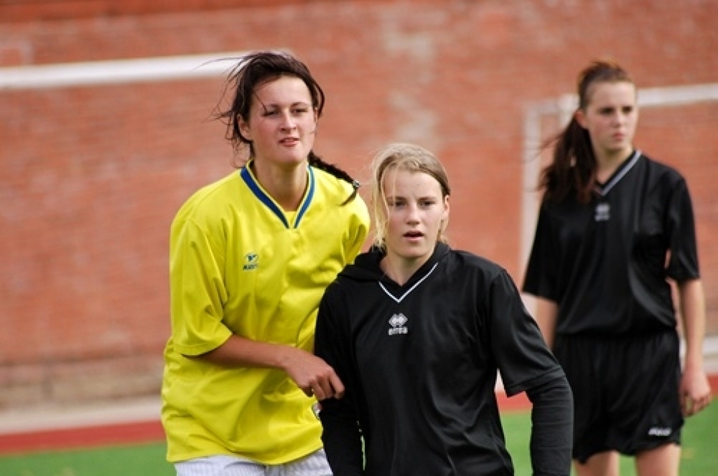 Ar rezultātu 5:2 uzvarot viesu komandu «Balgale» no Talsu novada, futbola sezonu ir beigusi Bauskas novada bērnu un jaunatnes sporta skolas (BJSS) meiteņu komanda.
Autors: Uldis Varnevičs