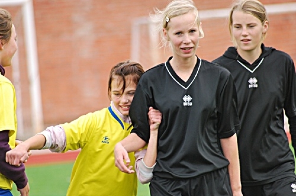 Ar rezultātu 5:2 uzvarot viesu komandu «Balgale» no Talsu novada, futbola sezonu ir beigusi Bauskas novada bērnu un jaunatnes sporta skolas (BJSS) meiteņu komanda.
Autors: Uldis Varnevičs