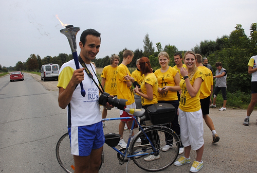 Pasaules sadraudzības skrējiens «World Harmony run», kas apvieno cilvēkus no daudzām pasaules valstīm, šogad cauri veda arī Bauskai.
Autors: Ivars Bogdanovs
