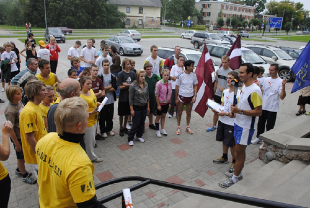 Pasaules sadraudzības skrējiens «World Harmony run», kas apvieno cilvēkus no daudzām pasaules valstīm, šogad cauri veda arī Bauskai.
Autors: Ivars Bogdanovs
