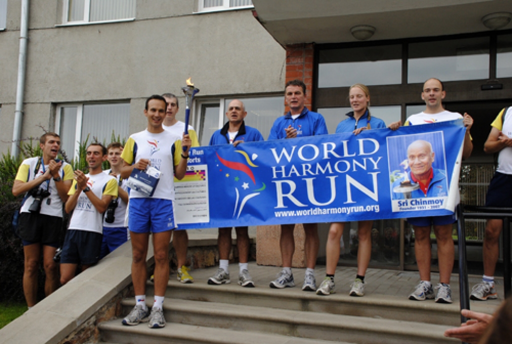 Pasaules sadraudzības skrējiens «World Harmony run», kas apvieno cilvēkus no daudzām pasaules valstīm, šogad cauri veda arī Bauskai.
Autors: Ivars Bogdanovs