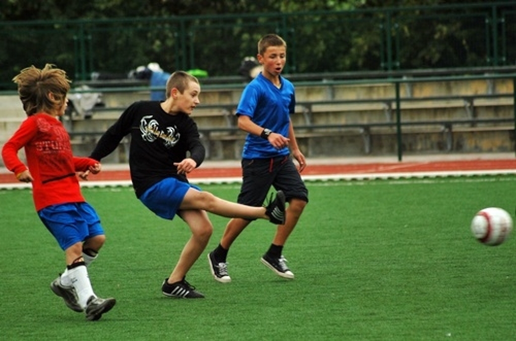 Bauskas novadā sākušās Bauskas Bērnu un jaunatnes sporta skolas rīkotās sacensības. 10. septembrī futbola turnīrā 1997./98. gadā dzimušiem skolēniem piedalījās desmit komandu, to vidū bija arī Rundāles un Vecumnieku novada vienības.
Autors: Uldis Varnevičs
