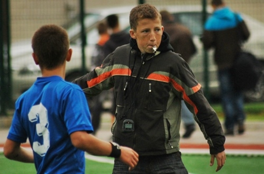 Bauskas novadā sākušās Bauskas Bērnu un jaunatnes sporta skolas rīkotās sacensības. 10. septembrī futbola turnīrā 1997./98. gadā dzimušiem skolēniem piedalījās desmit komandu, to vidū bija arī Rundāles un Vecumnieku novada vienības.
Autors: Uldis Varnevičs