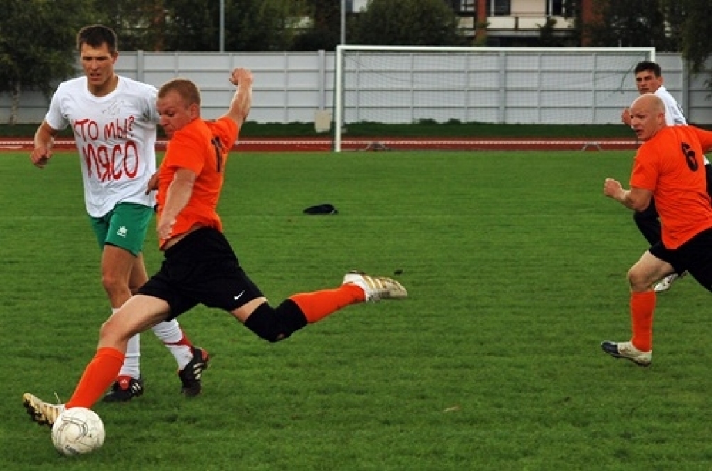 Komanda «Brunava», pārspējot «NHS» ar rezultātu 5:4, izcīnīja Rundāles novada kausu. Pirms nedēļas viņi kļuva arī par Bauskas novada čempioniem. Trešās vietas ieguvējs tika noskaidrots soda sitienu sērijā, kurā «Ceraukste» pārspēja...
Autors: Uldis Varnevičs