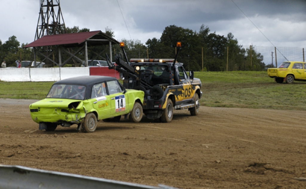 Sporta kompleksā «Mūsa» sestdien, 4. septembrī, noslēdzās šī gada Latvijas čempionāts autokrosā, kā arī priekšpēdējais posms Baltijas čempionātam autokrosā un vēl VAZ Klasikas kausa izcīņa un folkreisa Vasaras kausa priekšpēdējais posms....
Autors: Ivars Bogdanovs