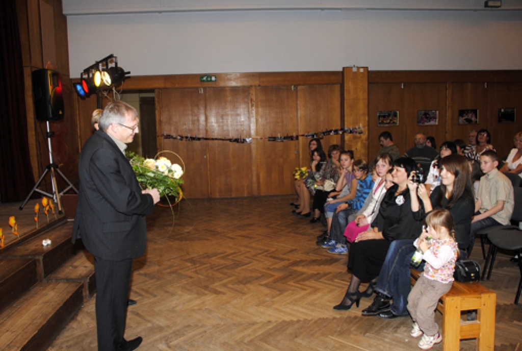 Rundāles novada teātra studija «Savējie» 30. oktobrī sirsnīgi un atraktīvi svinēja 15 gadu jubileju.
Autors: Ivars Bogdanovs