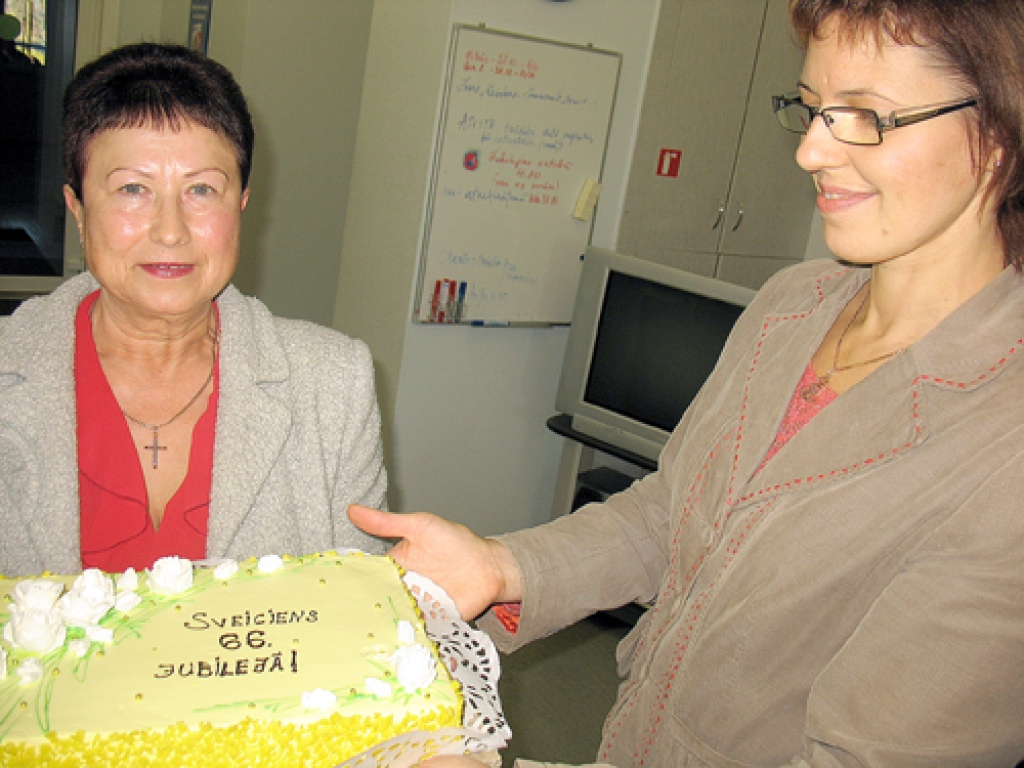 Laikrakstam «Bauskas Dzīve» 27. oktobrī aprit 66 gadi. Avīzi abonēt par īpašo jubilejas cenu šajā dienā varēja cilvēki, kuri dzimuši šajā datumā, un tādu bija 17. Redakcijas saimi pārsteidza sirsnīgie apsveikumi – saņēmām ziedus, arī īpaši...