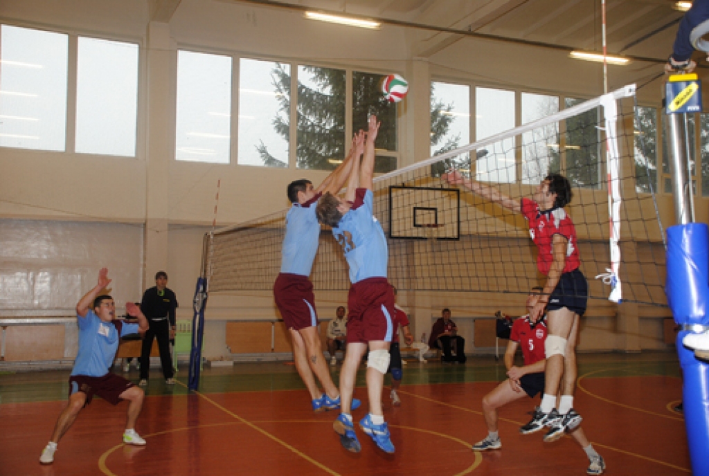 Rundāles un Bauskas novada apvienotajai komandai 24. oktobrī Pilsrundāles vidusskolā bija Latvijas čempionāta pirmās līgas pirmā spēle savās mājās. Apliecinot cīņas gribu, tomēr nācās piekāpties sporta kluba «RTU-UPS» vienībai no Rīgas ar...
Autors: Ivars Bogdanovs