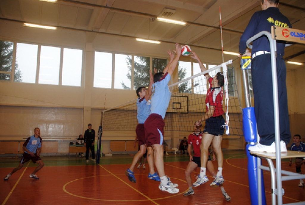 Rundāles un Bauskas novada apvienotajai komandai 24. oktobrī Pilsrundāles vidusskolā bija Latvijas čempionāta pirmās līgas pirmā spēle savās mājās. Apliecinot cīņas gribu, tomēr nācās piekāpties sporta kluba «RTU-UPS» vienībai no Rīgas ar...
Autors: Ivars Bogdanovs