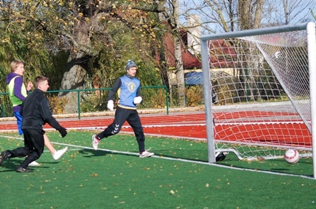 22. oktobrī notika Bērnu un jaunatnes sporta skolas rīkotās Bauskas novada sacensības futbolā 1991. – 1994. gadā dzimušiem zēniem. Sacīkstes risinājās Bauskas 1. vidusskolas futbola laukumā. Piedalījās deviņas komandas – Vecumnieku,...
Autors: Uldis Varnevičs