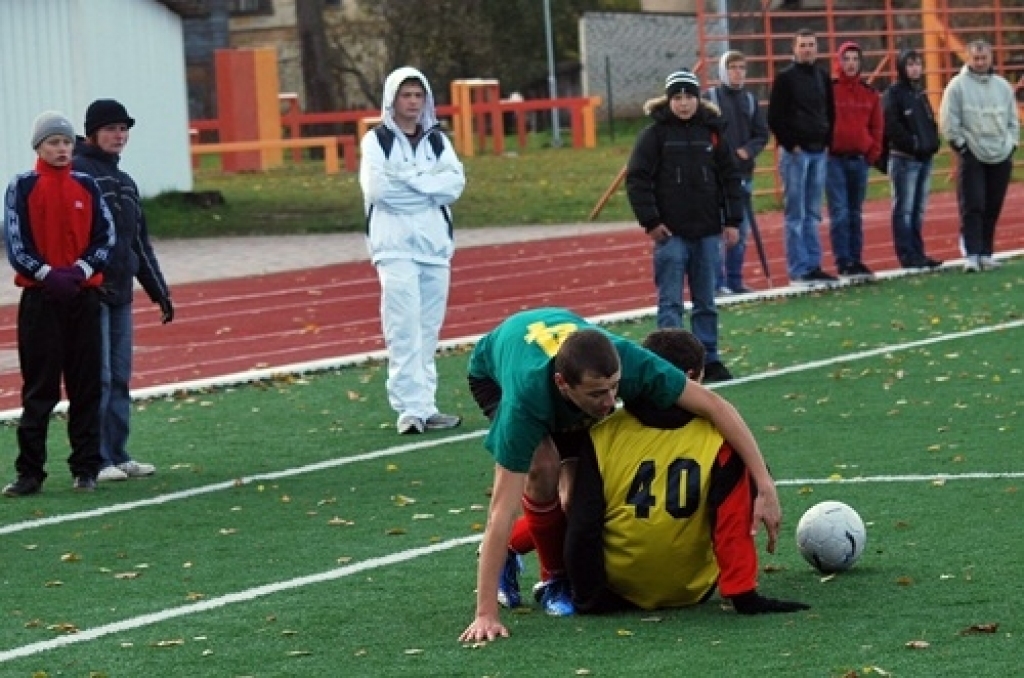 22. oktobrī notika Bērnu un jaunatnes sporta skolas rīkotās Bauskas novada sacensības futbolā 1991. – 1994. gadā dzimušiem zēniem. Sacīkstes risinājās Bauskas 1. vidusskolas futbola laukumā. Piedalījās deviņas komandas – Vecumnieku,...
Autors: Uldis Varnevičs