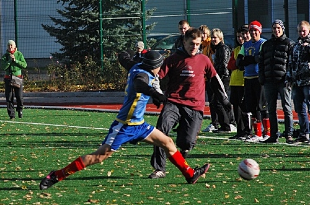 22. oktobrī notika Bērnu un jaunatnes sporta skolas rīkotās Bauskas novada sacensības futbolā 1991. – 1994. gadā dzimušiem zēniem. Sacīkstes risinājās Bauskas 1. vidusskolas futbola laukumā. Piedalījās deviņas komandas – Vecumnieku,...
Autors: Uldis Varnevičs
