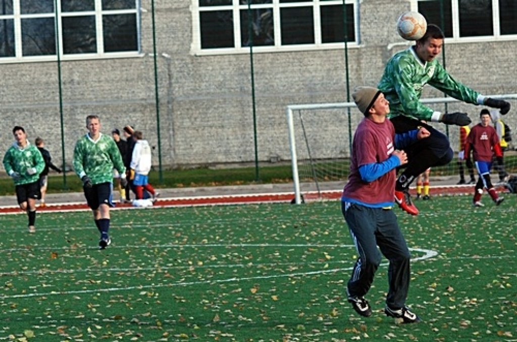 22. oktobrī notika Bērnu un jaunatnes sporta skolas rīkotās Bauskas novada sacensības futbolā 1991. – 1994. gadā dzimušiem zēniem. Sacīkstes risinājās Bauskas 1. vidusskolas futbola laukumā. Piedalījās deviņas komandas – Vecumnieku,...
Autors: Uldis Varnevičs