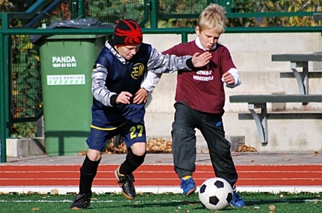 8. oktobrī pilsētas 1. vidusskolas stadionā notika Bauskas novada sacensības futbolā 1999. un 2000. gadā dzimušiem zēniem. Sešu komandu konkurencē labākie bija Bauskas pilsētas pamatskolas jaunie futbolisti.
Autors: Uldis Varnevičs