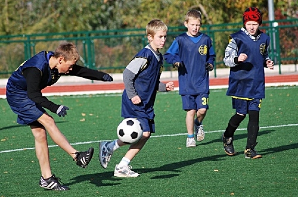 8. oktobrī pilsētas 1. vidusskolas stadionā notika Bauskas novada sacensības futbolā 1999. un 2000. gadā dzimušiem zēniem. Sešu komandu konkurencē labākie bija Bauskas pilsētas pamatskolas jaunie futbolisti.
Autors: Uldis Varnevičs