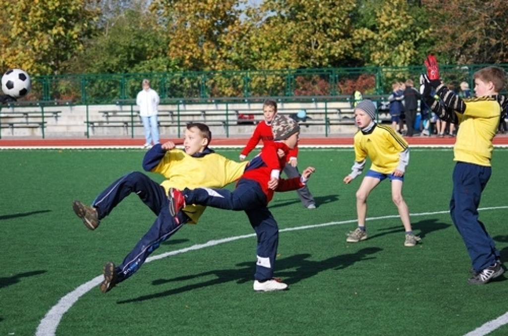 8. oktobrī pilsētas 1. vidusskolas stadionā notika Bauskas novada sacensības futbolā 1999. un 2000. gadā dzimušiem zēniem. Sešu komandu konkurencē labākie bija Bauskas pilsētas pamatskolas jaunie futbolisti.
Autors: Uldis Varnevičs