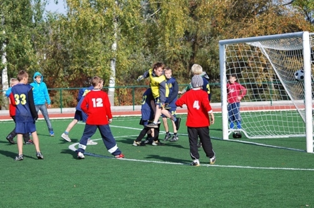 8. oktobrī pilsētas 1. vidusskolas stadionā notika Bauskas novada sacensības futbolā 1999. un 2000. gadā dzimušiem zēniem. Sešu komandu konkurencē labākie bija Bauskas pilsētas pamatskolas jaunie futbolisti.
Autors: Uldis Varnevičs
