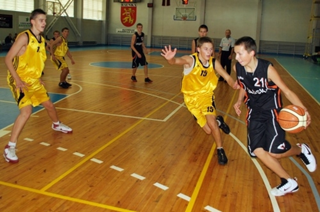3. oktobrī sporta namā «Mēmele» «Swedbank» Latvijas Jaunatnes basketbola līgas spēlēs tikās komandas «Bauska» un «Limbaži/Salacgrīva». Piedāvājam ieskatu U-17 un U-19 komandu spēlēs.
Autors: Uldis Varnevičs