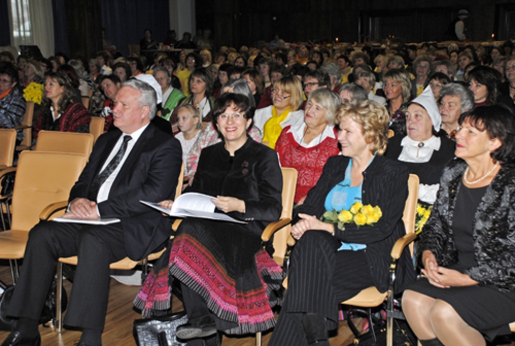 Latvijas Lauku sieviešu apvienības 10. konferencē, kas 26. novembrī bija organizēta Rīgā, visu reģionu, tostarp mūsu novadu pārstāves, vienoja paveiktais darbs un prieks par to. Īstenoti dažādi projekti, viens no vērienīgākajiem bijis...
Autors: Ivars Bogdanovs